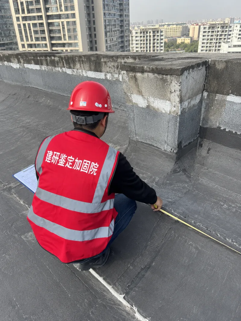 房屋检测鉴定机构做现场勘查主要看什么？