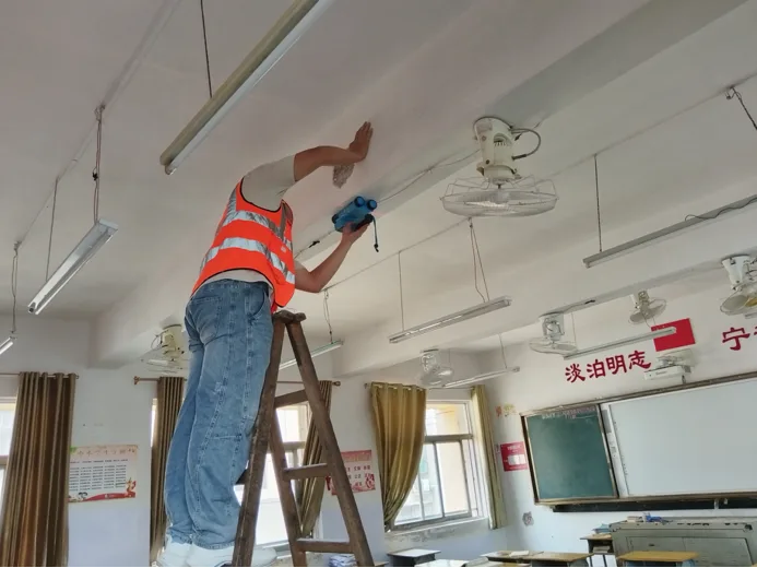 房屋质量检测机构检测墙面裂缝情况