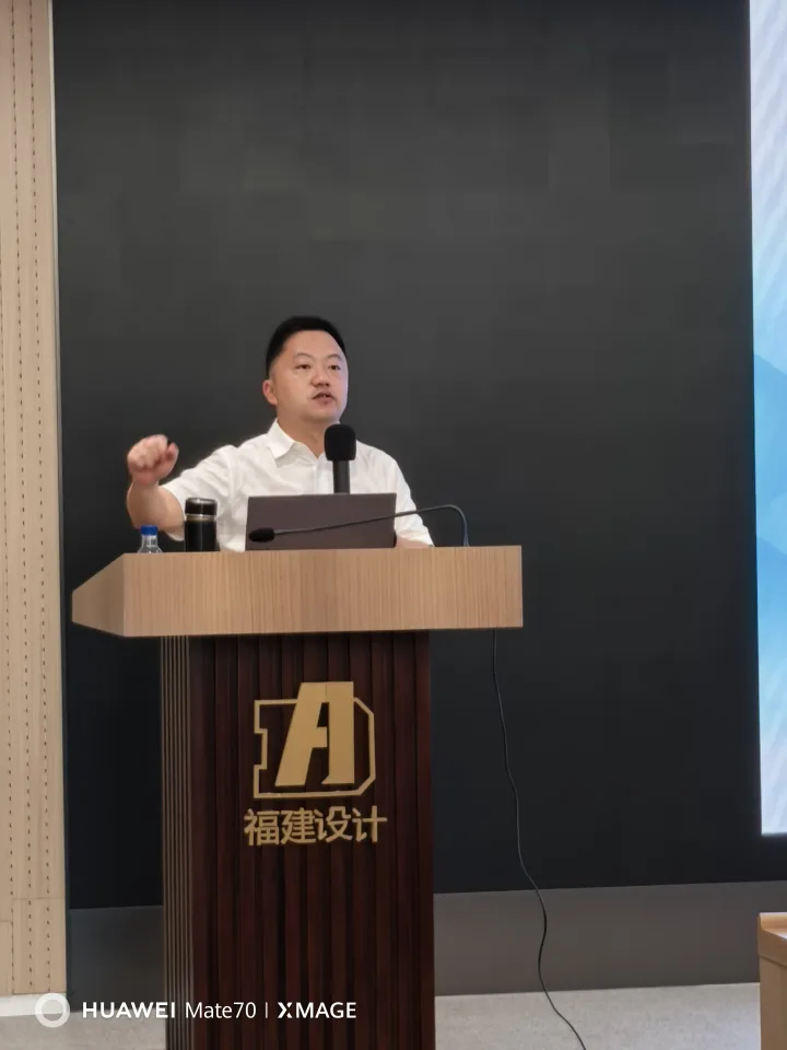 石家峰在福建技术交流会上讲解既有建筑检测鉴定问题