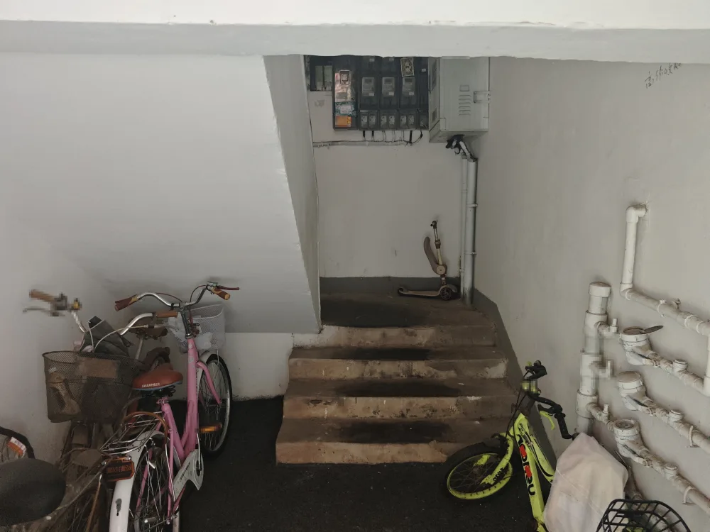 住宅楼室内现状