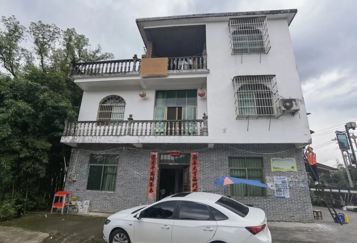 受撞住宅外立面